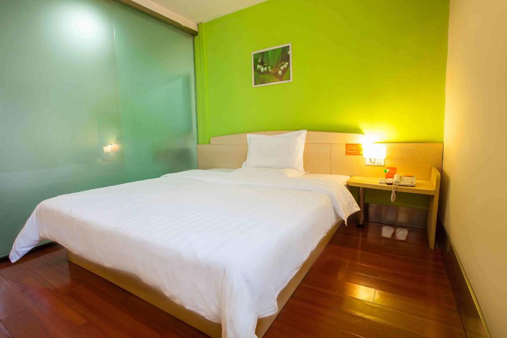 7Days Inn Guangzhou Shangxia Jiu Rd Room photo